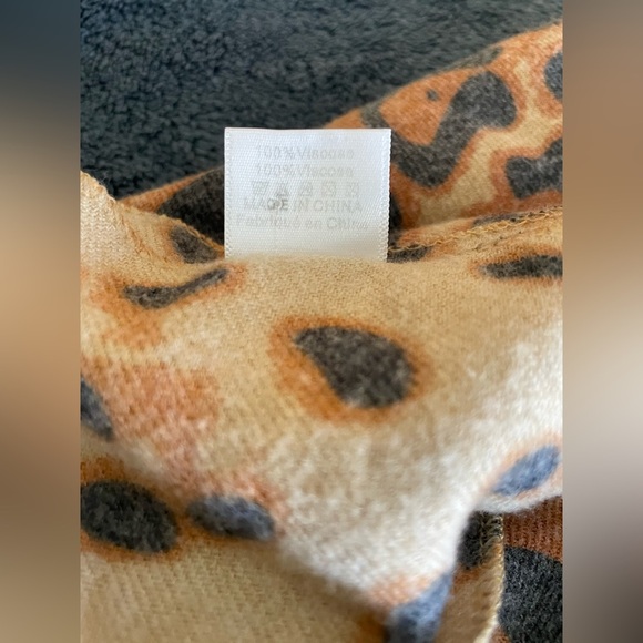 Warm wool shawl, leopard print size appropriately 36” x 64” used great condition - Picture 2 of 3